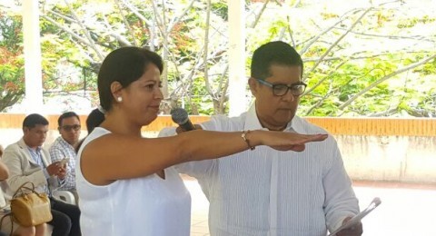 <a href="/toma-protesta-dora-rosales">Rinde protesta Dora Ivonne Rosales como presidenta del IMIPE</a>