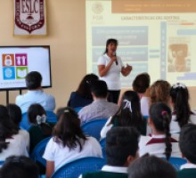 Fiscalía General de la República imparte plática a alumnos.